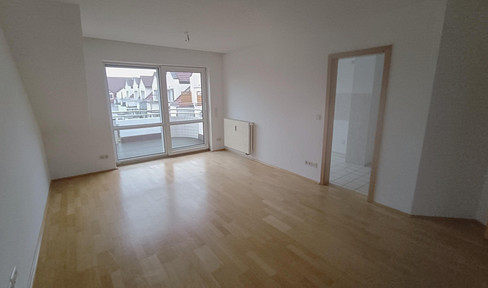 Kesselsdorf: 3,5-Raum Maisonette Wohnung in ruhiger Lage m. Balkon, Tiefgaragen- und Außenstellplatz