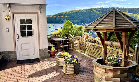 Exclusive 3-room top floor apartment with a dream view over Aue