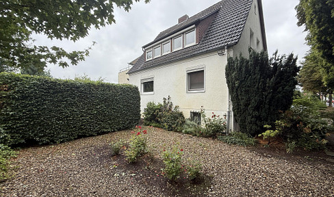 Centrally located detached house near the city park for rent