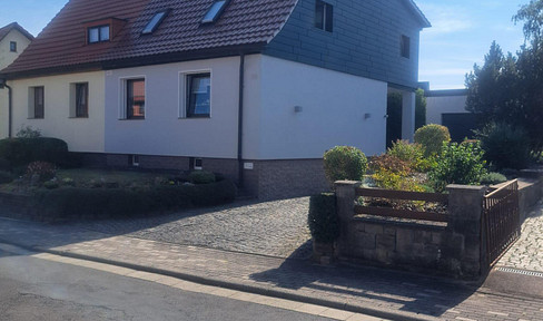 High-quality DHH with great garden plot