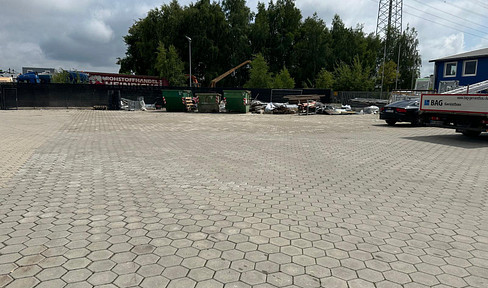 Open space in Barsbüttel - directly on the highway