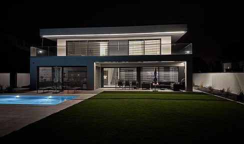 Modern exclusive villa with pool and separate pool house