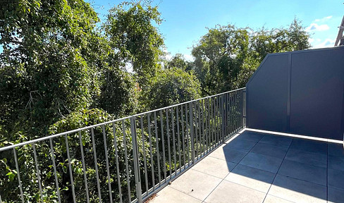 Move in immediately! Without commission! New building! 2-room apartment above the rooftops of Berlin!