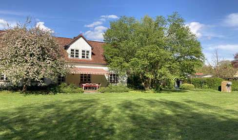 WITHOUT A BROKER!  Charming house on large estate between the Eutin lakes near the Baltic Sea (Holst. Switzerland)