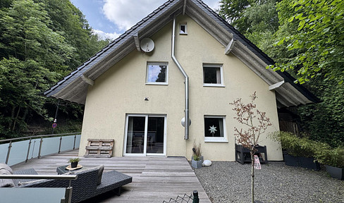 Fantastic detached house in a prime location in Monschau - commission-free & versatile!
