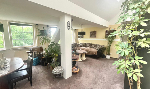 Free of commission: Bright 4-room attic apartment with garden view - rented out