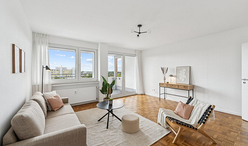 Free of commission: Your new 2.5-room apartment with west-facing loggia above the rooftops of Perlach