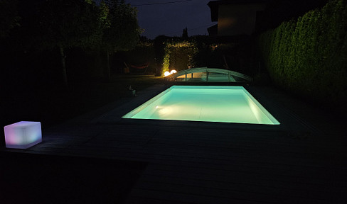 Neuwertige Doppelhaushälfte mit Gartenparadies, Pool, Sauna, im Villenviertel beim Wasserwald