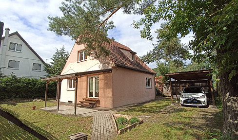 Free of commission. Ready to move in bright EFH, refurbished, renovated, 105 m² living space, quiet location N. forest&lakes