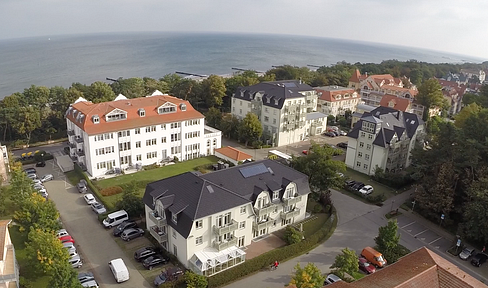 On the beach: Light-flooded 3-room apartment with sea view