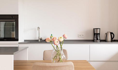 Exclusive furnished 2-room apartment / underground parking / all-inclusive rent