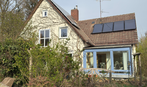 Detached house with 176 m² - technology renewed, interior design open - with optional building plot