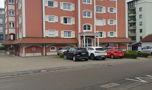 Exklusive geräumige Familienwohnung in Stadtvilla mit Loggia