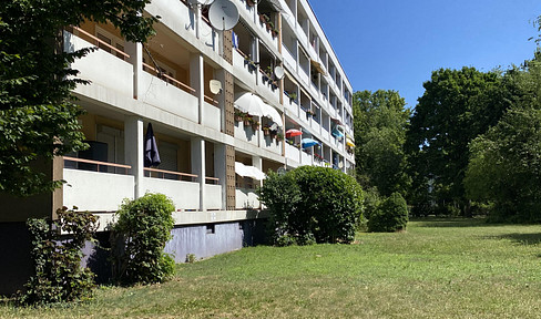 Generous potential: 4-room apartment in a sought-after location in Mannheim Waldhof Ost