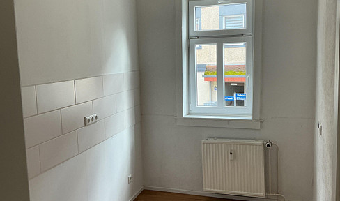 Light-flooded, spacious, well-kept 1 1/2-room apartment in the city center near the pedestrian zone