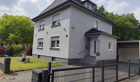 Detached single-family house (large plot)