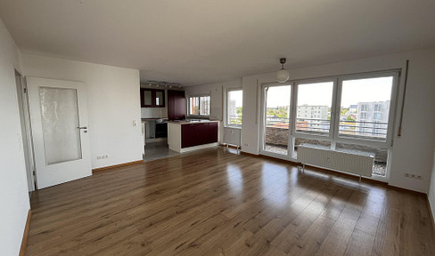 Lichtdurchflutete 4-Zimmer-Wohnung mit großem Westbalkon  – Provisions- und bezugsfrei