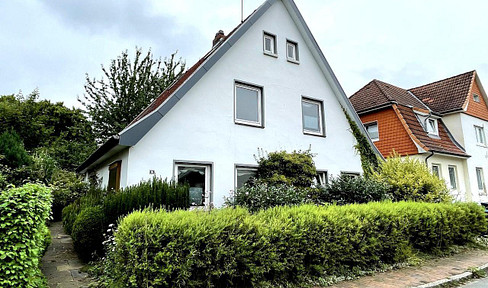 Family-friendly detached house with a garden oasis in a popular residential area of Glückstadt.