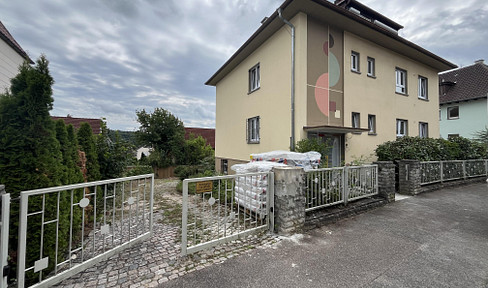 Dream for couples and families! Completely renovated 3.5 rooms with garden, garage and balcony