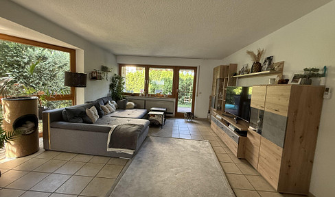 Spacious ground floor apartment with private garden and 2 underground parking spaces in Neuffen