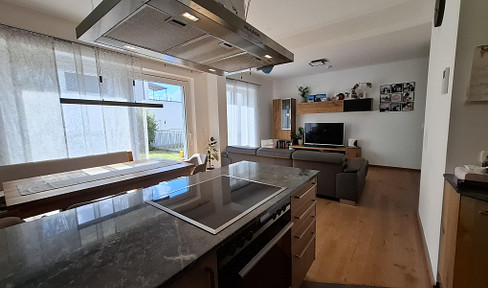 High-quality 4-room apartment with garden in top location / private sale
