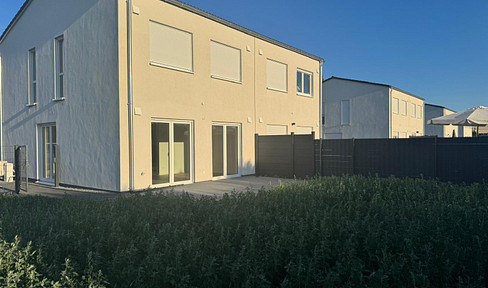 First occupancy semi-detached house Königs Wusterhausen near BER Tesla for rent