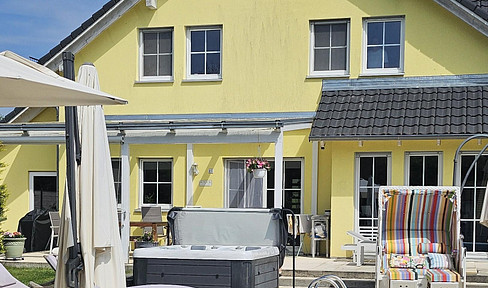 Luxury oasis on the edge of the forest: Modern, energy-efficient A+ house with a pool and excellent transport links!