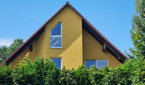 Fantastic 4-room apartment in a two-family house with a large plot of land