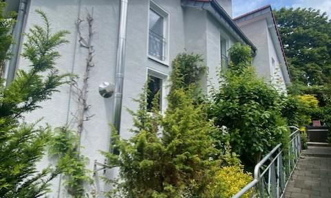 2 apartments 2 rooms + 4 rooms in top location close to the city and yet near the forest