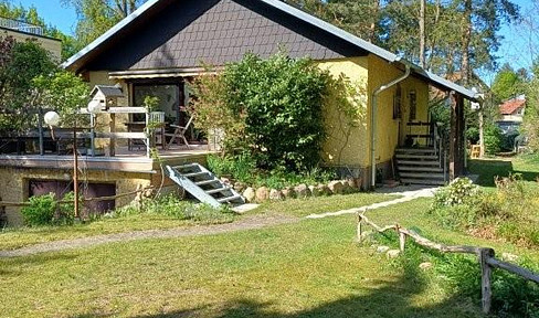 Arrive and feel at home: commission free Bungalow-style house on a spacious plot