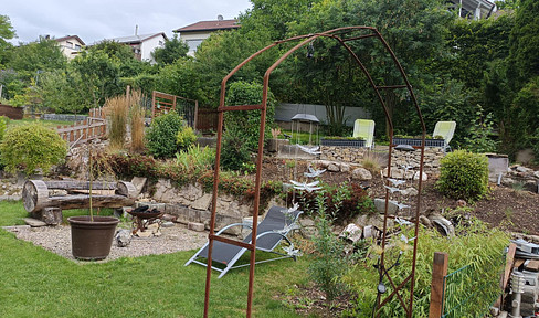 Detached house with expansion potential and large garden