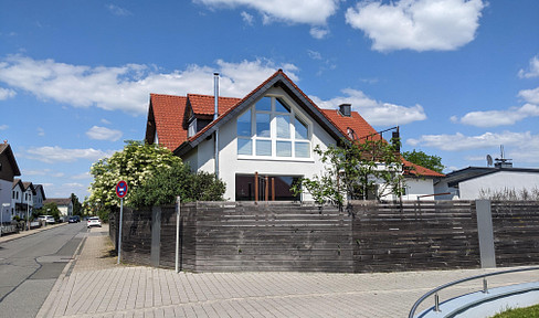Large and bright ground floor apartment with large garden