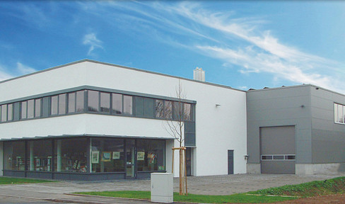 Commission-free | Commercial property with flexible floor plan - hall, offices & sales