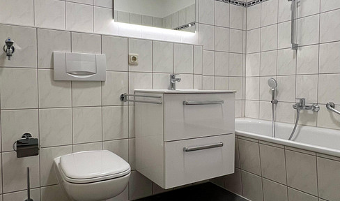 Erstbezug nach umfangreicher Modernisierung - Schicke 2R-Wohnung in ruhiger und grüner Lage