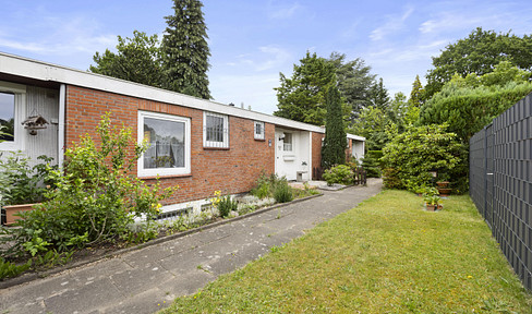 Terraced house for sale in Hamburg Niendorf. Immediate occupancy possible.