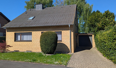 Family-friendly detached house with granny apartment