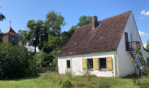 Charmantes Haus auf sonnigem Grundstück in der Uckermark. See und Bahnhof fußläufig.