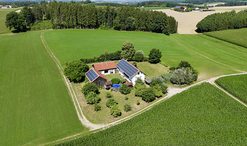 Exceptional four-sided farm in a fantastic secluded location