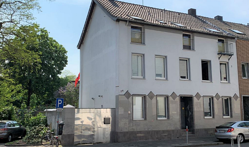 Beautiful bright 3 room apartment, EBK, balcony