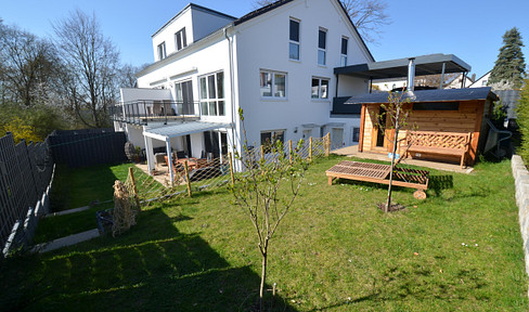 Großzügige Doppelhaushälfte mit Einliegerwohnung in ruhiger Lage
