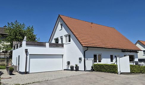 Hochwertiges, massives Einfamilienhaus mit Einliegerwohnung in verkehrsberuhigter Lage