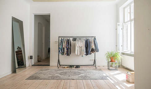 Commission-free: renovated old building apartment with modern furnishings