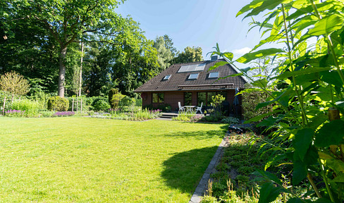 Versatile and high-quality - great house with dream garden