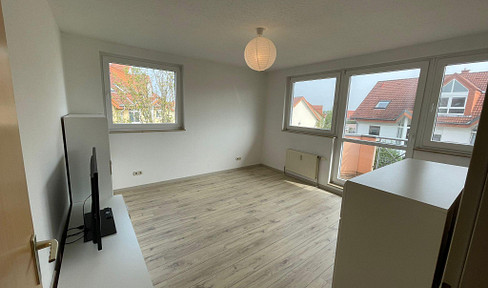 Sanierte 1-Zi Whg mit Balkon, EBK & Stellplatz