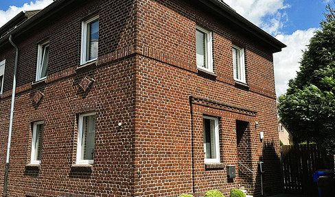 Charming, renovated corner terraced house in a quiet location near the Dülken city garden! Free of commission !