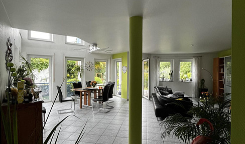 Beautiful architect-designed house with large garden