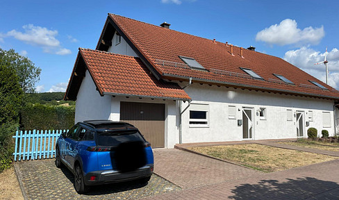 KAPITALANLAGE - Housing-Mietvertrag, Doppelhaus mit zwei separaten Hälften, Garten und Garage