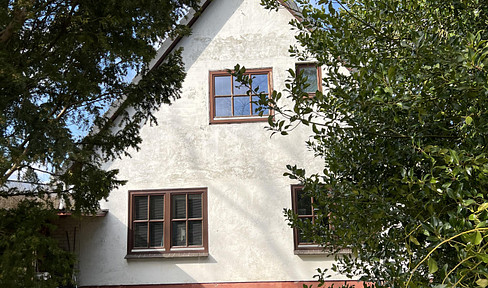 Beautiful property with old buildings in HH - Duvenstedt