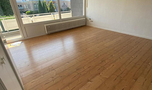 Cozy 4 room apartment with balcony!