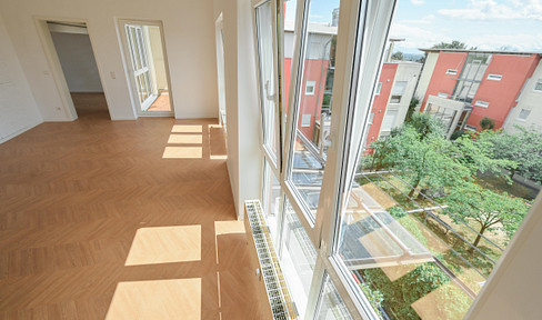 Newly renovated 3-room apartment with herringbone floor & two balconies - approx. 70 m² living space
